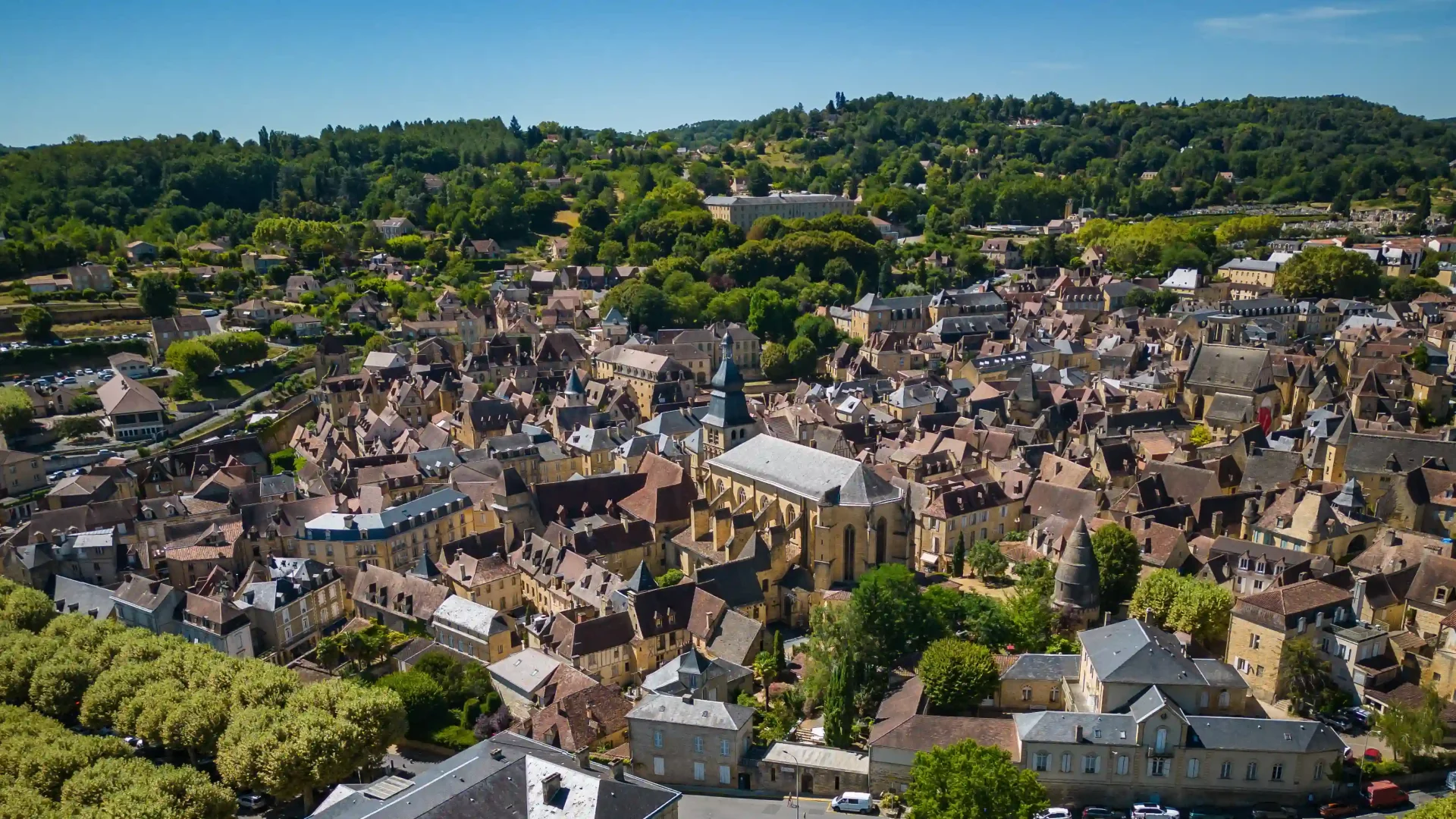 Vue aérienne sur la ville de Sarlat-la-Canéda en Dordogne.